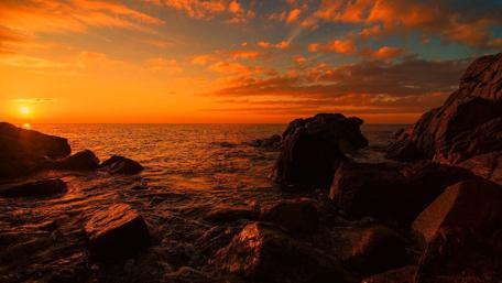 Sunset over the sea wallpaper
