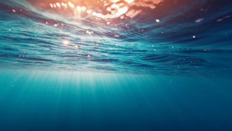 Sunrays under the water wallpaper