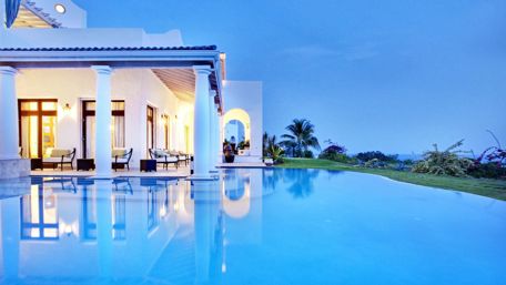 Huge swimming pool wallpaper
