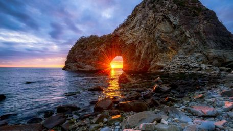 Sunrise over the sea wallpaper