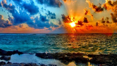 Sunset over the sea wallpaper