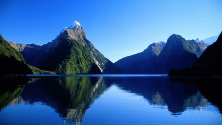 Mitre Peak in Milford Sound, Fiordland National Park, New Zealand wallpaper