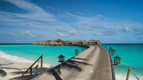 Overwater bungalows in the Maldives wallpaper