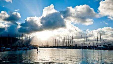 Serene Marina Under a Bright Sky wallpaper