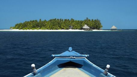 Sailing to a small tropical island wallpaper