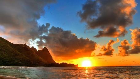 Sunset at Tunnels Beach, Hawaii wallpaper