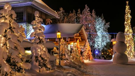 Snowy Christmas garden wallpaper