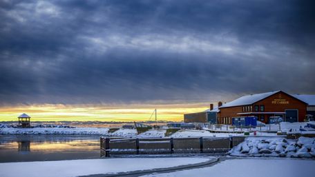 Winter landscape under the cludy sky wallpaper