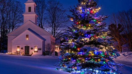 Church at Christmas time wallpaper