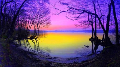 Lake in the cold autumn morning wallpaper