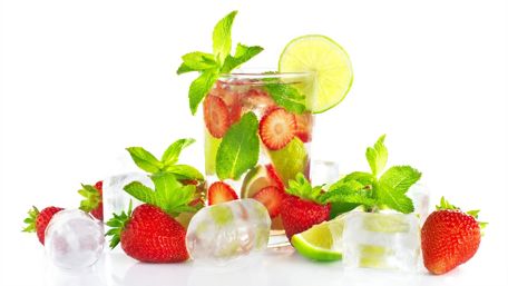 Strawberry  cocktail wallpaper