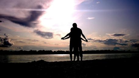 Sunset Embrace by the Water wallpaper