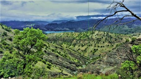 Serene Mountain Landscape with Lush Greenery wallpaper