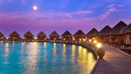 Overwater bungalows in the Maldives wallpaper