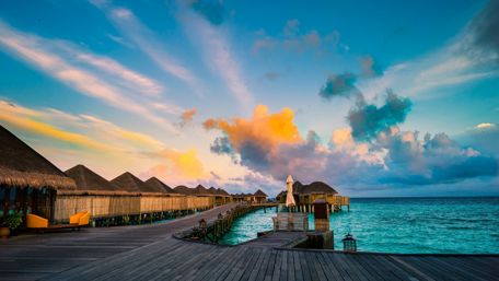 Water villas in the Maldives wallpaper