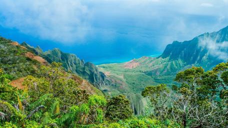 Spectacular view from Kalalau Lookout to Kalalau Valley - Hawaii wallpaper