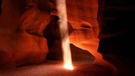 Ray of light in the Antelope Canyon wallpaper