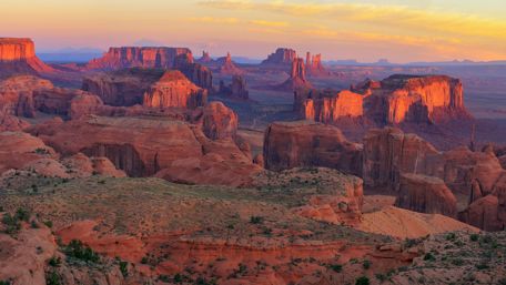 Sunrise at Hunts Mesa viewpoint - Monument Valley Navajo Tribal Park wallpaper