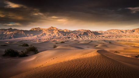 Sunrise over the Mesquite Flat Sand Dunes - Death Valley National Park wallpaper