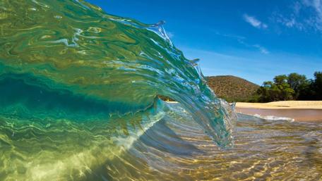 Perfect wave on the beach wallpaper