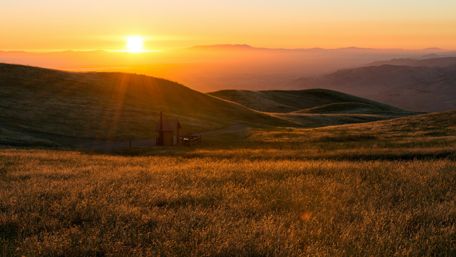 Sun rays over the hills wallpaper
