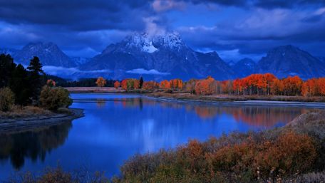 Mountain range behind the lake wallpaper