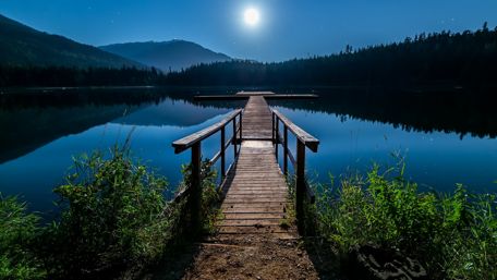 Iconic moonlight night view of Mount Hood and Lost Lake wallpaper