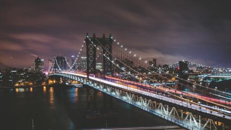Manhattan Bridge at night wallpaper