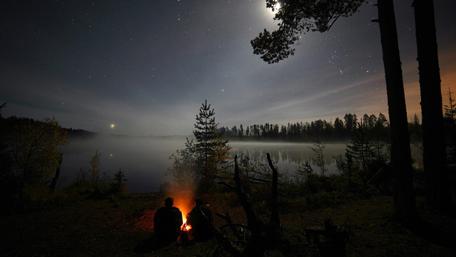 Firelight under the starry night wallpaper