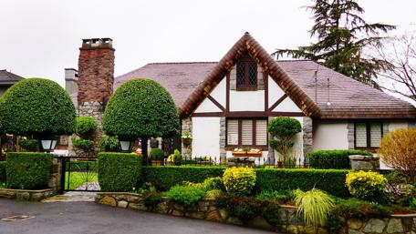 Beautiful cottage in Vancouver wallpaper