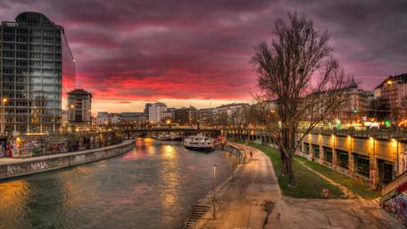 Sunsat at Vienna Danube Canal wallpaper