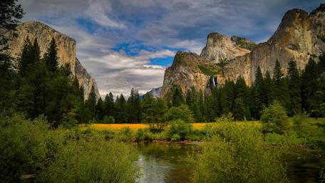 El Capitan and Cathedral Rocks wallpaper