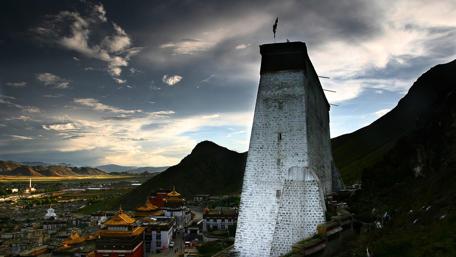 Tashilhunpo Monastery in Shigatse, Tibet wallpaper