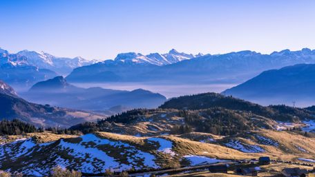 Majestic Winter Mountains at Dawn wallpaper