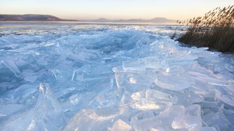 Icy Lake Balaton - Hungary wallpaper
