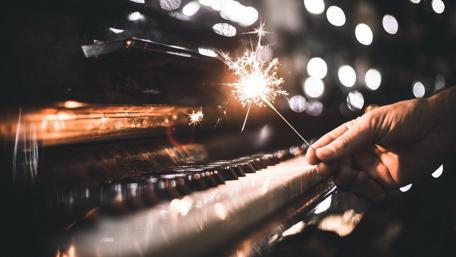 Piano with a sparkle wallpaper