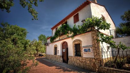 Sweet village home in Alicante wallpaper