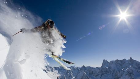 Winter skiing wallpaper