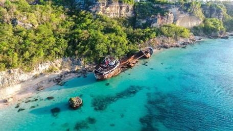 Abandoned shipwreck - Sandy Ground, Anguilla wallpaper