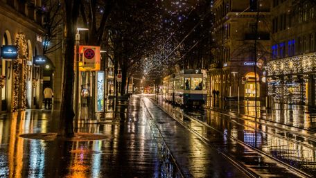 Rainy Christmas in Zürich wallpaper