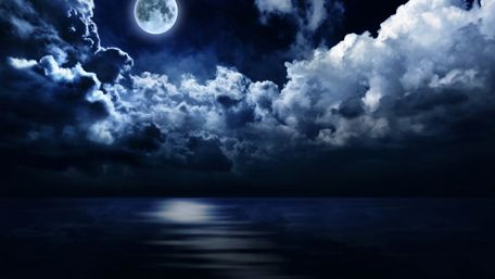 Full moon above the sea wallpaper
