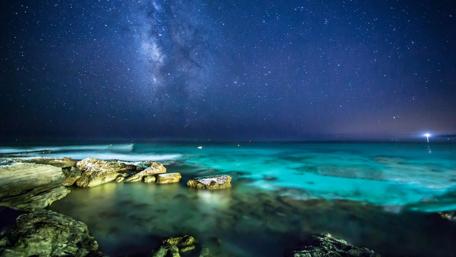Milky Way over the sea wallpaper