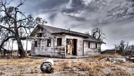 Abandoned haunted house in Fort Collins, Northern Colorado wallpaper