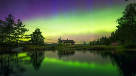 Aurora Borealis above Ringerike, Norway wallpaper