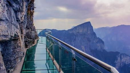 Coiling Dragon Cliff Skywalk -  Tianmen Mountain National Park, Zhangjiajie, China wallpaper