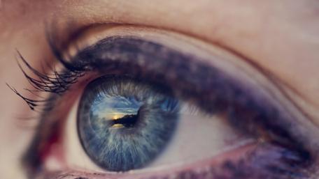 Reflections of Beauty in an Eye wallpaper