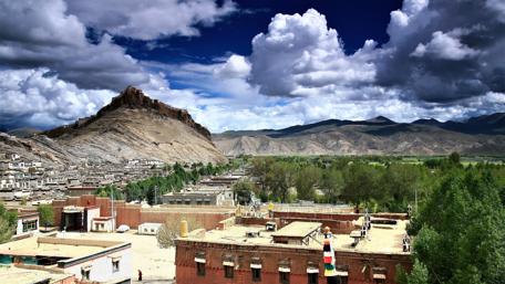 Majestic Tibetan Landscape with Dramatic Skies wallpaper