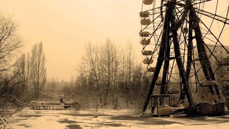 Ferris whell in Pripyat amusement park - Monochrome Photography wallpaper