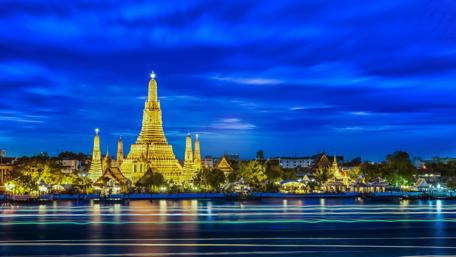 The Temple of So-thorn, in Thailand, in the evening wallpaper