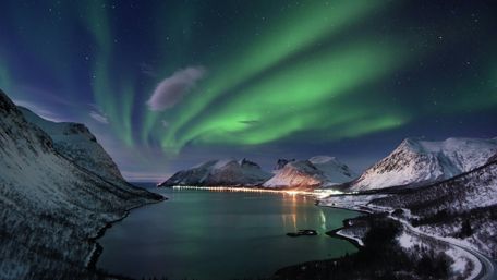 Northern lights over Soervaag, Faroe Islands, Norway wallpaper